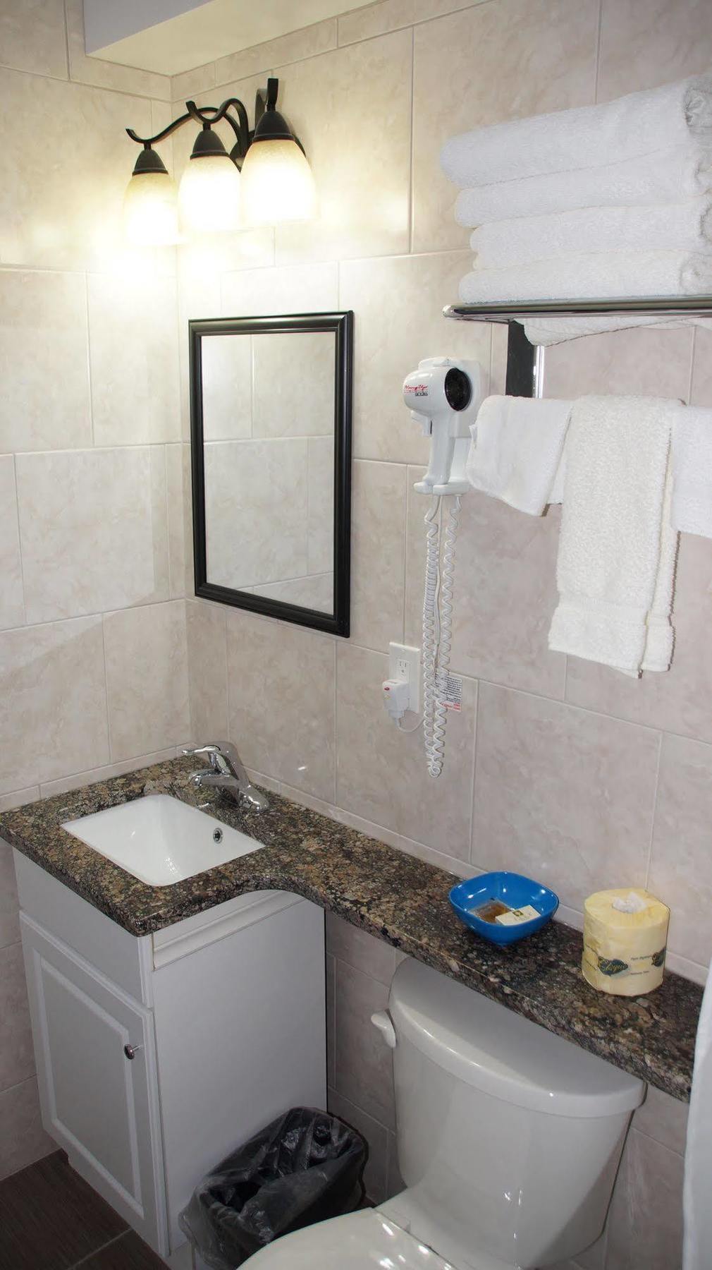 Robyn'S Motel Peterborough Zewnętrze zdjęcie
